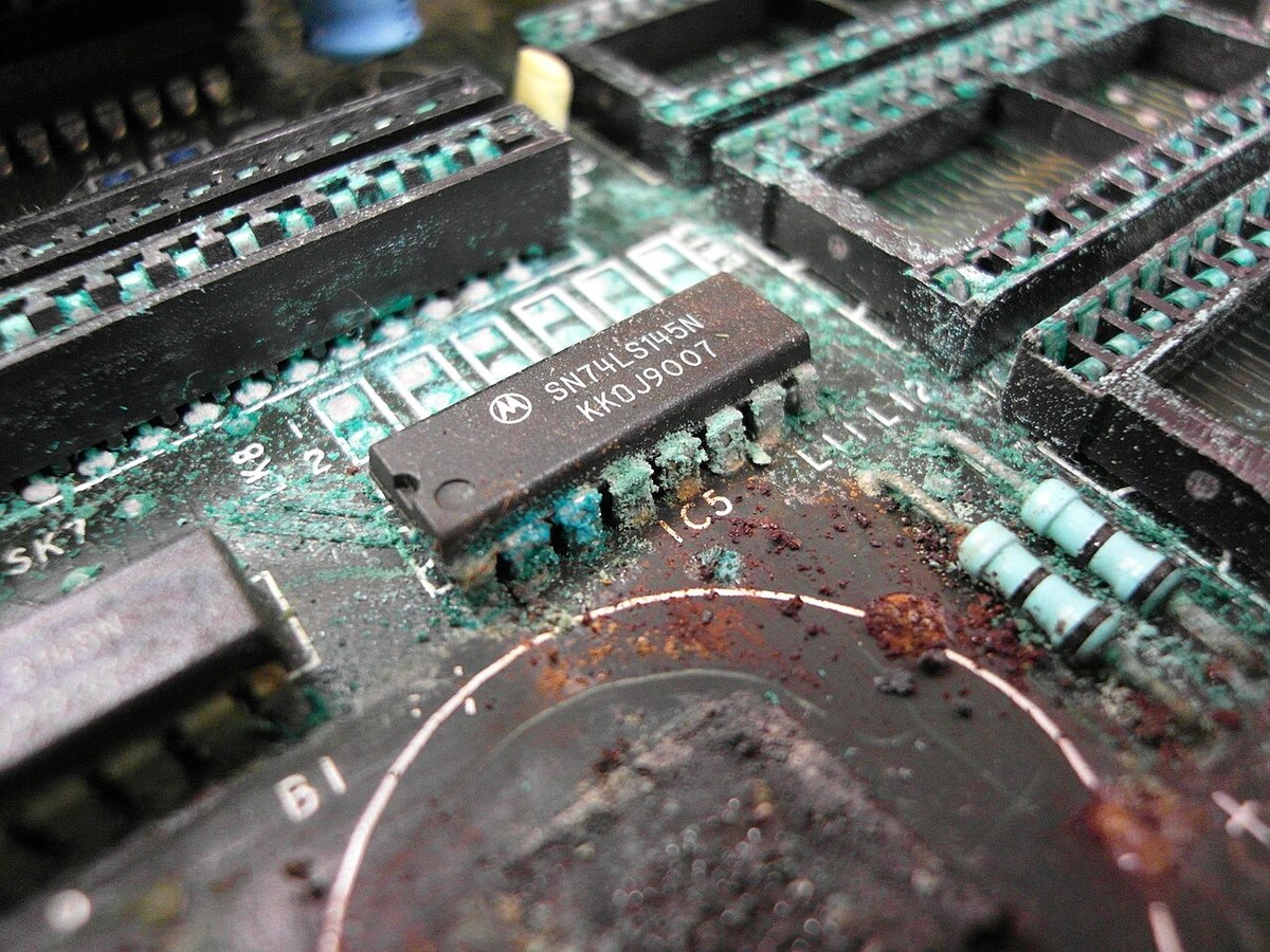 Nem nedeniyle korozyona uğramış elektronik kart